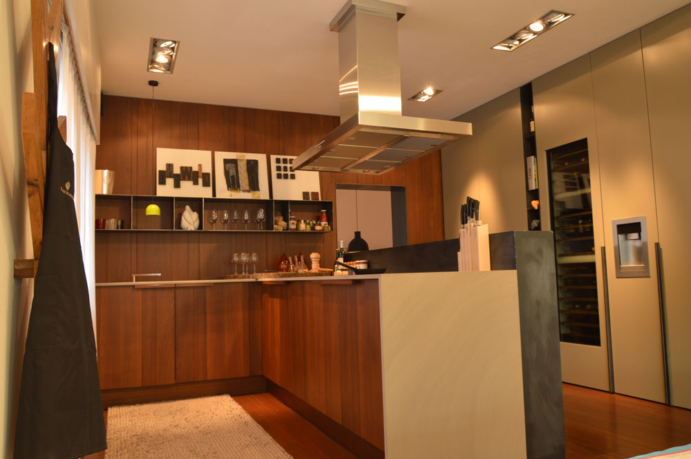 Cucina in Noce e FerroKitchen in Walnut and IronCusine in Noyer