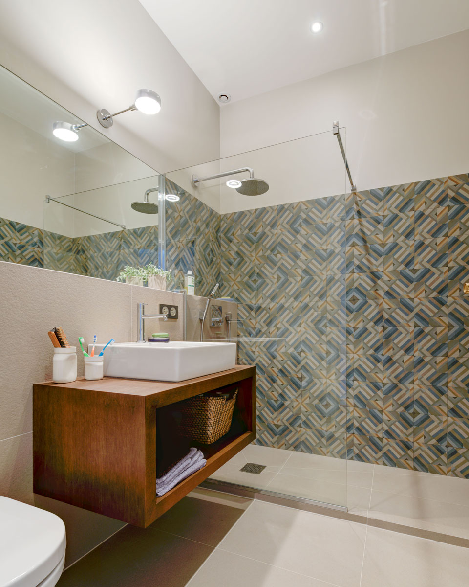 Bagno e lavanderia con angolo studio