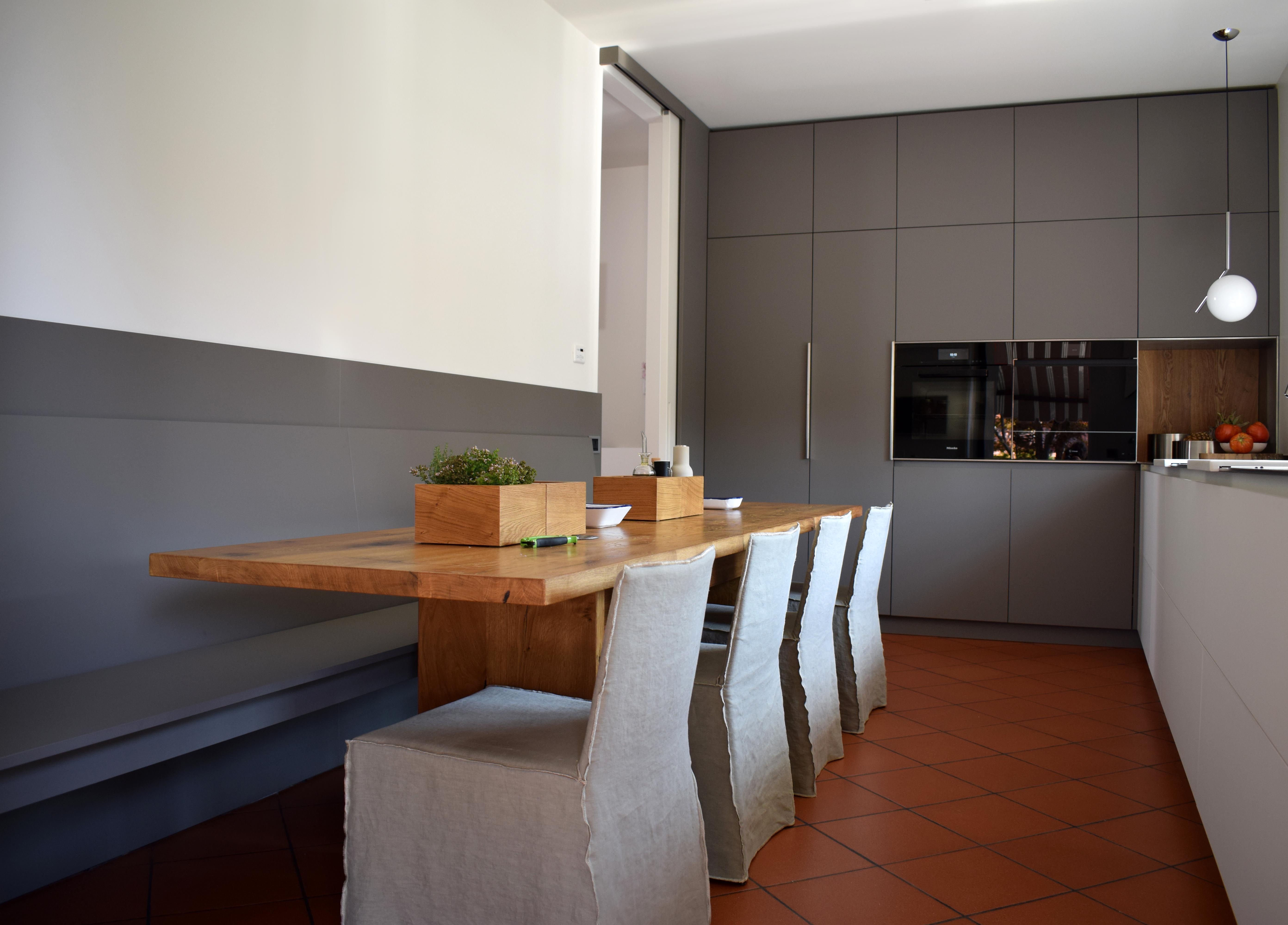 Cucina in Fenix NTM e acciaio Inox